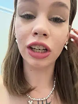 Snapshot of Street_young chatting on 03-13-25, 12:46 Street young online show from 03-13-25, 12:46