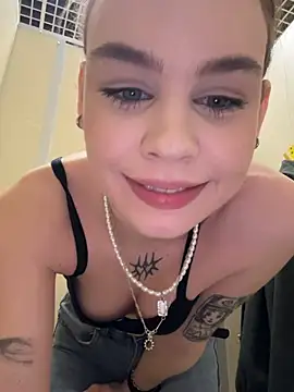 Snapshot of Street_young chatting on 03-18-26, 12:08 Street young online show from 03-18-26, 12:08