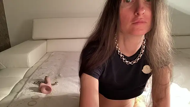 Snapshot of sexyLolia11 chatting on 09-12-25, 08:42 sexyLolia11 online show from 09-12-25, 08:42