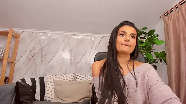 Snapshot of JennaPrice chatting on 12-27-24, 06:31 JennaPrice online show from 12-27-24, 06:31