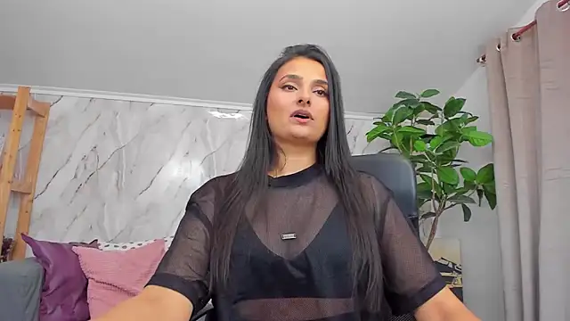 Snapshot of JennaPrice chatting on 09-28-25, 04:01 JennaPrice online show from 09-28-25, 04:01