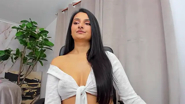 Snapshot of JennaPrice chatting on 01-07-26, 05:54 JennaPrice online show from 01-07-26, 05:54