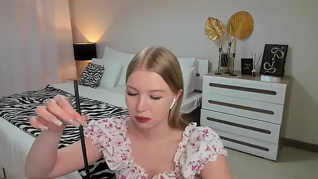 shy  lady online show from 01-26-25, 09:29