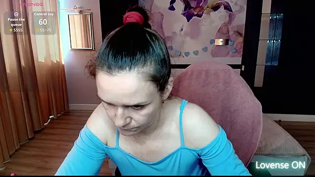 Snapshot of AriaGray chatting on 06-17-26, 12:29 AriaGray online show from 06-17-26, 12:29