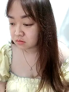 Snapshot of VyOanh2K chatting on 02-05-25, 01:11 VyOanh2K online show from 02-05-25, 01:11