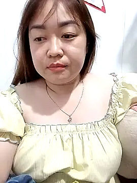 Snapshot of VyOanh2K chatting on 02-05-25, 04:14 VyOanh2K online show from 02-05-25, 04:14