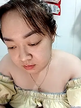 Snapshot of VyOanh2K chatting on 02-10-25, 01:44 VyOanh2K online show from 02-10-25, 01:44