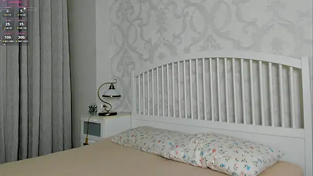 Snapshot of Eva__Lewis chatting on 06-10-26, 04:45 Eva Lewis online show from 06-10-26, 04:45