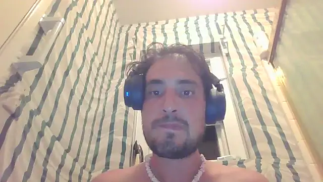 Snapshot of Raulito369 chatting on 09-11-25, 10:48 Raulito369 online show from 09-11-25, 10:48