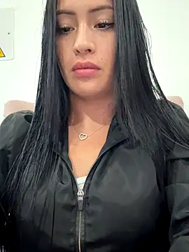 Sara luna  online show from 10-29-25, 12:35