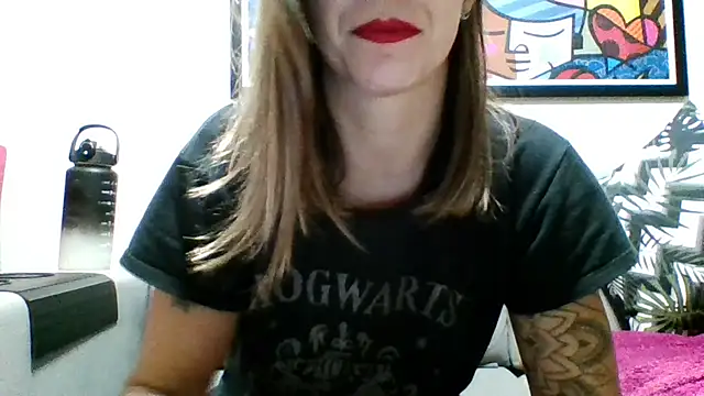 Snapshot of Shy_Runner chatting on 05-08-26, 12:27 Shy Runner online show from 05-08-26, 12:27