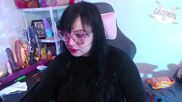 Snapshot of LiloMoon69 chatting on 12-18-24, 02:42 LiloMoon69 online show from 12-18-24, 02:42