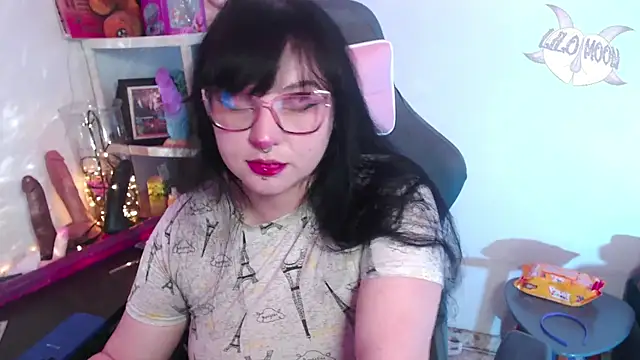 Snapshot of LiloMoon69 chatting on 12-19-24, 04:13 LiloMoon69 online show from 12-19-24, 04:13