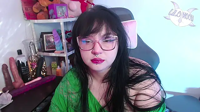 Snapshot of LiloMoon69 chatting on 12-23-24, 02:45 LiloMoon69 online show from 12-23-24, 02:45