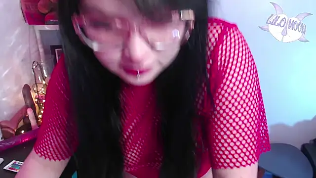 Snapshot of LiloMoon69 chatting on 12-25-24, 02:46 LiloMoon69 online show from 12-25-24, 02:46