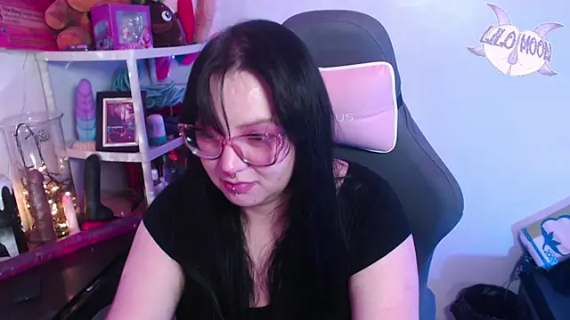 Snapshot of LiloMoon69 chatting on 01-11-25, 06:03 LiloMoon69 online show from 01-11-25, 06:03