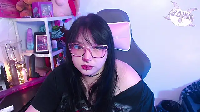 Snapshot of LiloMoon69 chatting on 01-12-25, 04:00 LiloMoon69 online show from 01-12-25, 04:00