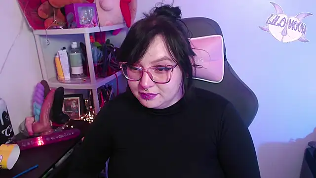 Snapshot of LiloMoon69 chatting on 01-18-25, 06:24 LiloMoon69 online show from 01-18-25, 06:24