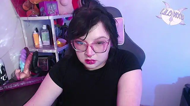 Snapshot of LiloMoon69 chatting on 01-19-25, 04:22 LiloMoon69 online show from 01-19-25, 04:22