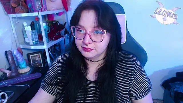 Snapshot of LiloMoon69 chatting on 01-27-25, 04:30 LiloMoon69 online show from 01-27-25, 04:30