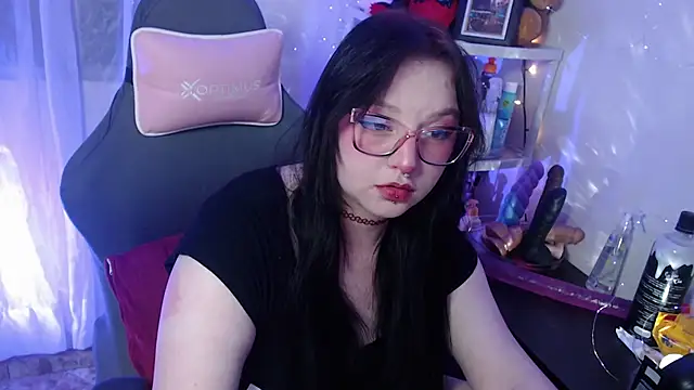 Snapshot of LiloMoon69 chatting on 02-03-25, 03:42 LiloMoon69 online show from 02-03-25, 03:42
