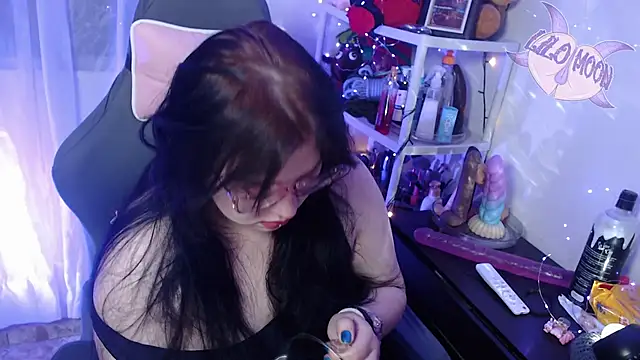 Snapshot of LiloMoon69 chatting on 02-04-25, 03:54 LiloMoon69 online show from 02-04-25, 03:54
