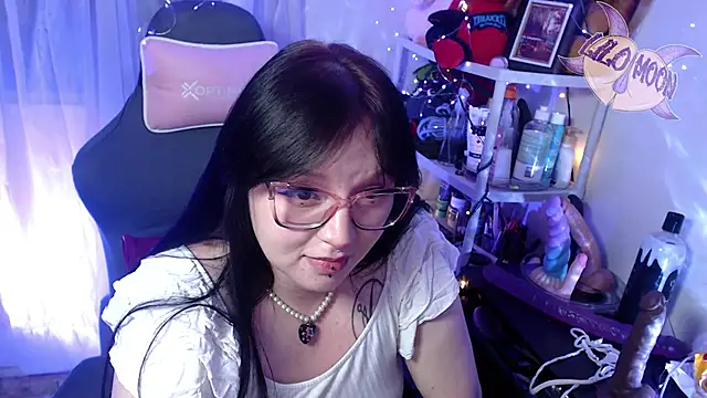 Snapshot of LiloMoon69 chatting on 02-08-25, 06:43 LiloMoon69 online show from 02-08-25, 06:43