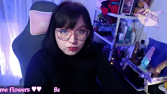 Snapshot of LiloMoon69 chatting on 02-14-25, 03:33 LiloMoon69 online show from 02-14-25, 03:33