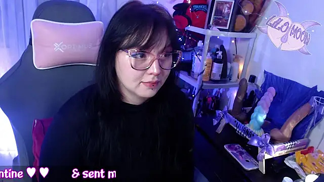 Snapshot of LiloMoon69 chatting on 02-14-25, 06:34 LiloMoon69 online show from 02-14-25, 06:34