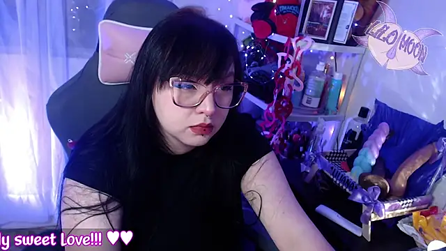 Snapshot of LiloMoon69 chatting on 02-16-25, 04:20 LiloMoon69 online show from 02-16-25, 04:20