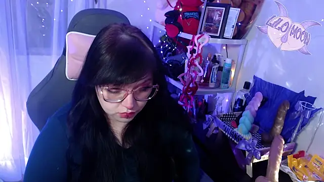 Snapshot of LiloMoon69 chatting on 02-18-25, 03:21 LiloMoon69 online show from 02-18-25, 03:21