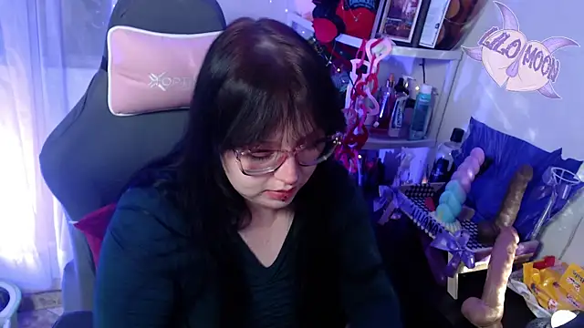 Snapshot of LiloMoon69 chatting on 02-18-25, 06:26 LiloMoon69 online show from 02-18-25, 06:26