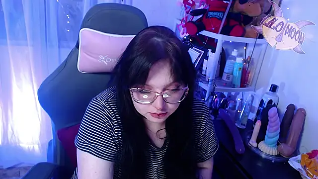 Snapshot of LiloMoon69 chatting on 02-22-25, 04:07 LiloMoon69 online show from 02-22-25, 04:07