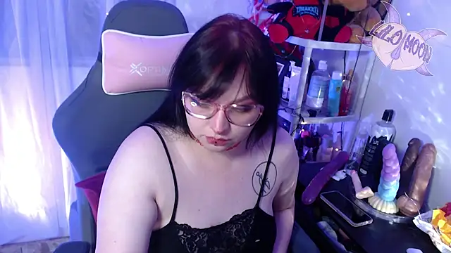 Snapshot of LiloMoon69 chatting on 02-23-25, 03:45 LiloMoon69 online show from 02-23-25, 03:45