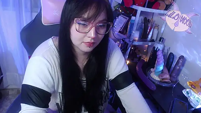 Snapshot of LiloMoon69 chatting on 03-03-25, 03:30 LiloMoon69 online show from 03-03-25, 03:30