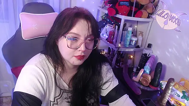 Snapshot of LiloMoon69 chatting on 03-10-25, 04:07 LiloMoon69 online show from 03-10-25, 04:07