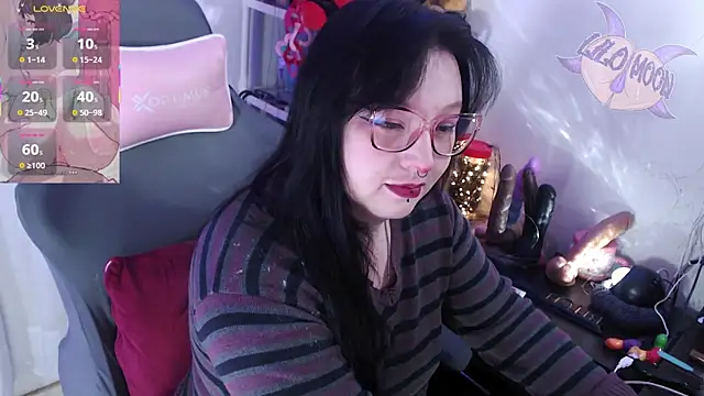 Snapshot of LiloMoon69 chatting on 09-22-25, 12:12 LiloMoon69 online show from 09-22-25, 12:12