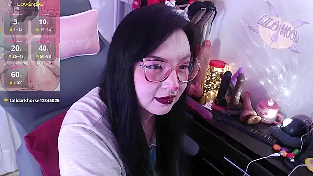 Snapshot of LiloMoon69 chatting on 09-26-25, 01:04 LiloMoon69 online show from 09-26-25, 01:04