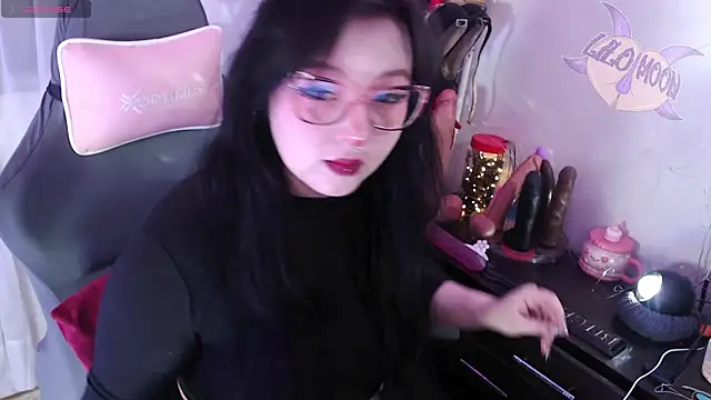 Snapshot of LiloMoon69 chatting on 09-27-25, 01:16 LiloMoon69 online show from 09-27-25, 01:16