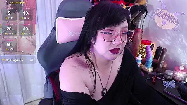 Snapshot of LiloMoon69 chatting on 10-12-25, 01:43 LiloMoon69 online show from 10-12-25, 01:43