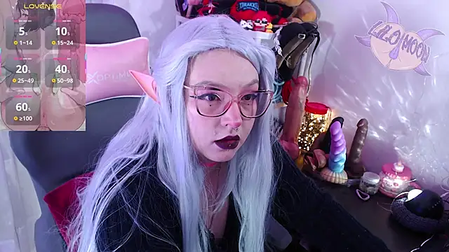 Snapshot of LiloMoon69 chatting on 10-13-25, 02:17 LiloMoon69 online show from 10-13-25, 02:17
