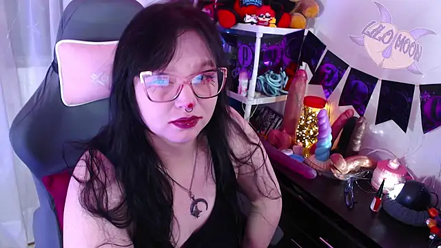 Snapshot of LiloMoon69 chatting on 10-28-25, 01:09 LiloMoon69 online show from 10-28-25, 01:09