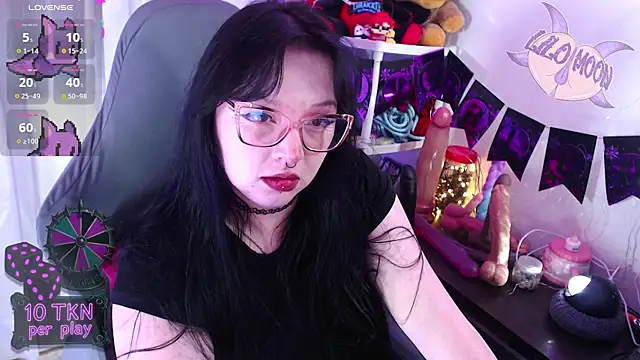 Snapshot of LiloMoon69 chatting on 11-04-25, 11:48 LiloMoon69 online show from 11-04-25, 11:48