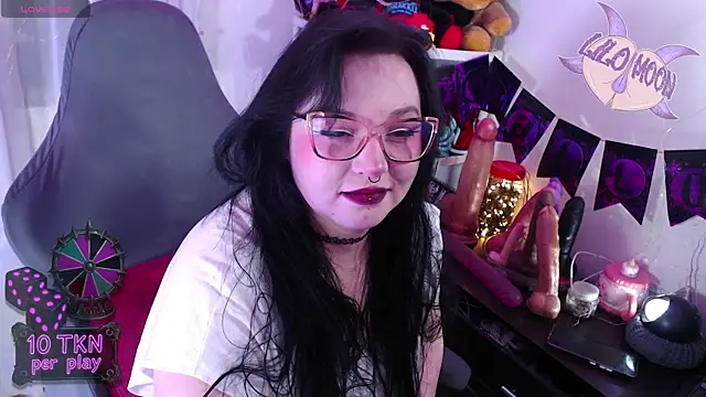 Snapshot of LiloMoon69 chatting on 11-05-25, 04:51 LiloMoon69 online show from 11-05-25, 04:51