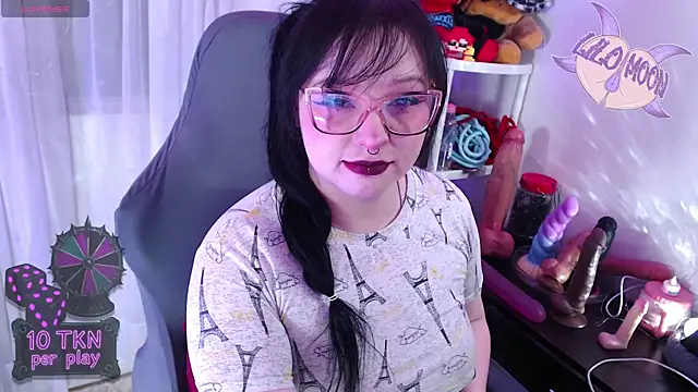 Snapshot of LiloMoon69 chatting on 11-10-25, 01:32 LiloMoon69 online show from 11-10-25, 01:32