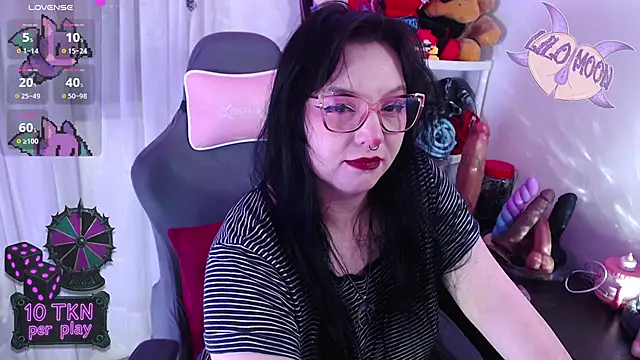 Snapshot of LiloMoon69 chatting on 11-12-25, 01:22 LiloMoon69 online show from 11-12-25, 01:22