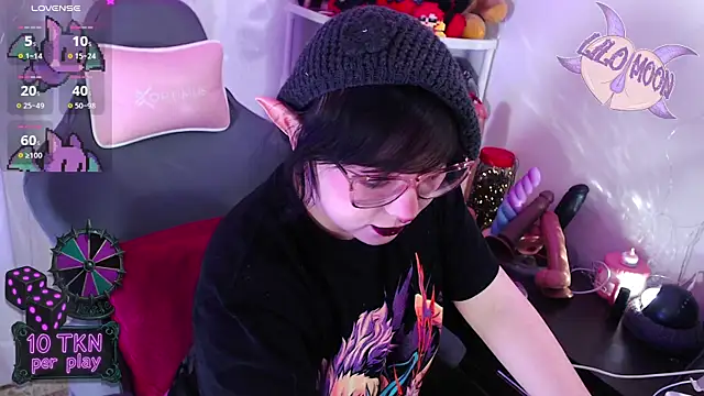 Snapshot of LiloMoon69 chatting on 11-15-25, 01:51 LiloMoon69 online show from 11-15-25, 01:51