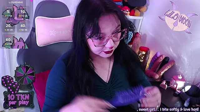 Snapshot of LiloMoon69 chatting on 11-21-25, 01:32 LiloMoon69 online show from 11-21-25, 01:32