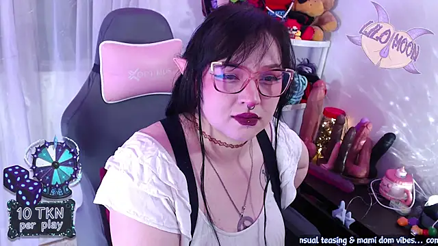 Snapshot of LiloMoon69 chatting on 12-04-25, 02:04 LiloMoon69 online show from 12-04-25, 02:04