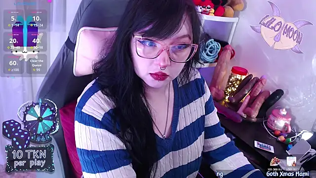 Snapshot of LiloMoon69 chatting on 12-17-25, 02:12 LiloMoon69 online show from 12-17-25, 02:12